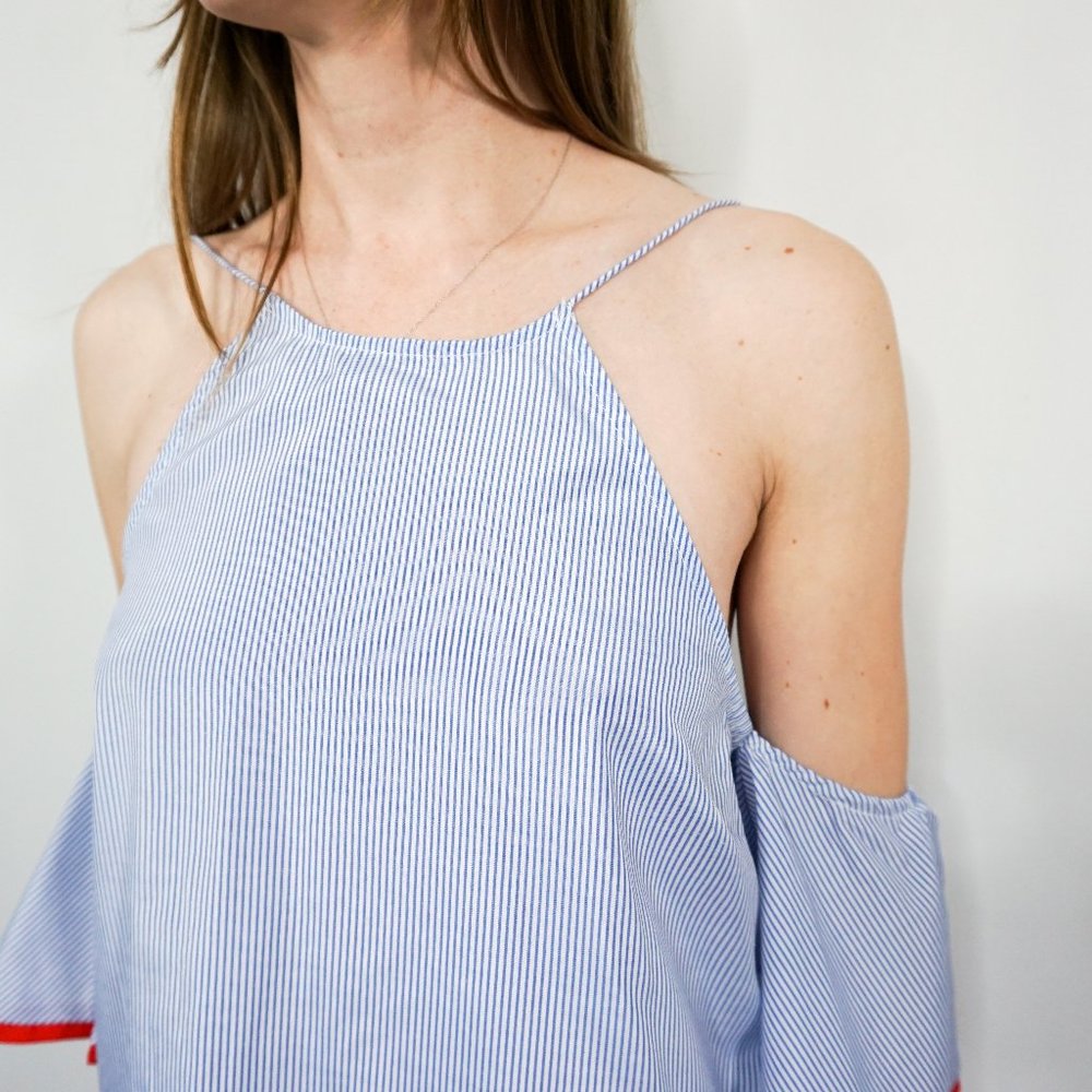 AFTER MARKET Seersucker Cold-Shoulder Top - Picture 7 of 7